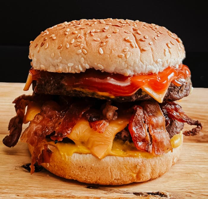 Cheeseburger double avec bacon 